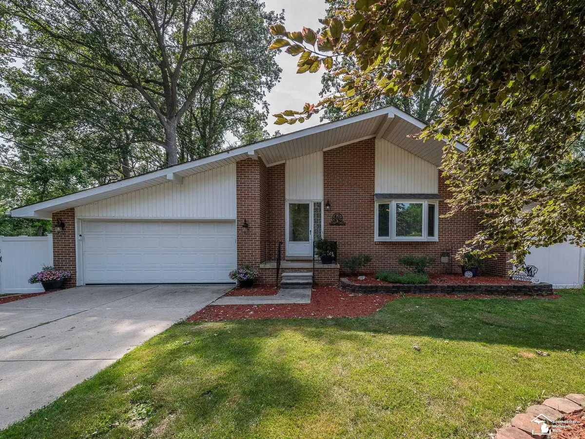 24860 Woodland, Flat Rock, MI 48134 - #1