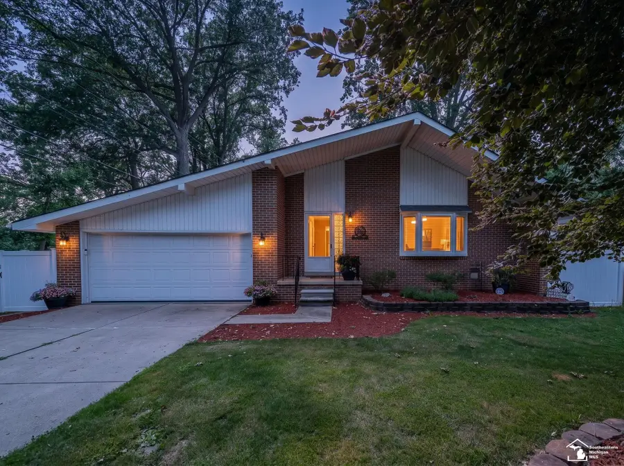 24860 Woodland, Flat Rock, MI 48134 - #2