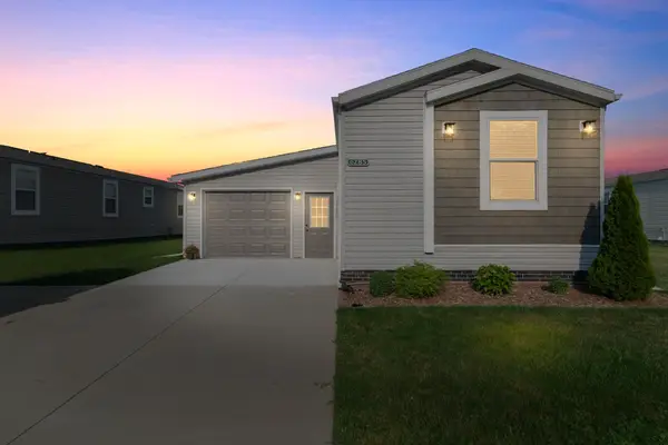 6285 Square Lake, Kimball, MI 48074