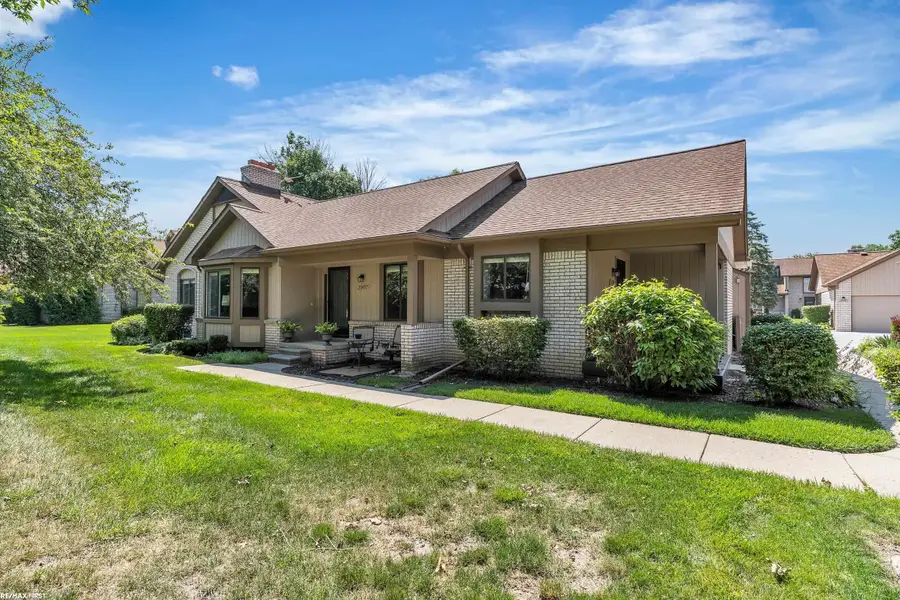 20497 Villa Grande, Clinton, MI 48038 - #2