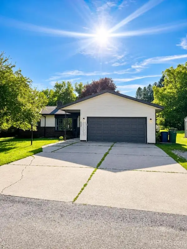 2130 Fifth, Norway, MI 49870