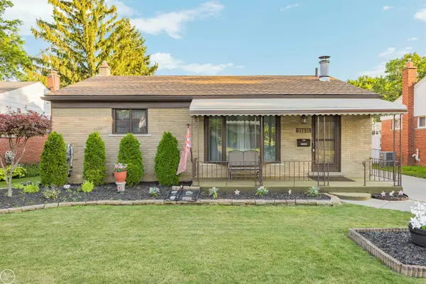 21436 Parkway, Saint Clair Shores, MI 48082