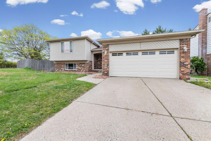 38982 Sutton Dr, Sterling Heights, MI 48310 - #2