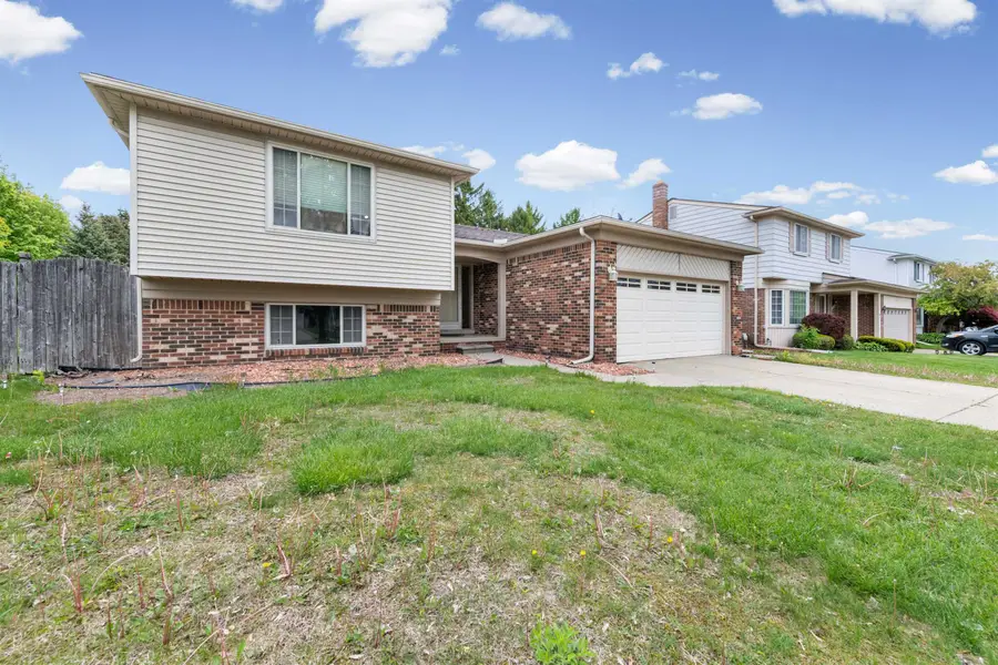 38982 Sutton Dr, Sterling Heights, MI 48310 - #3