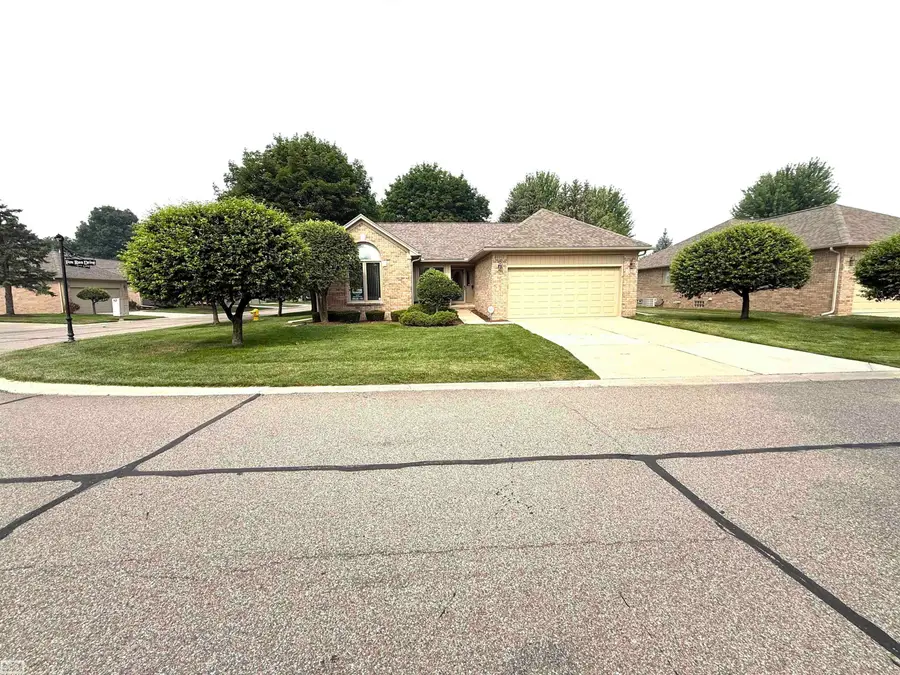 41097 Fox Run, Clinton Township, MI 48038 - #2