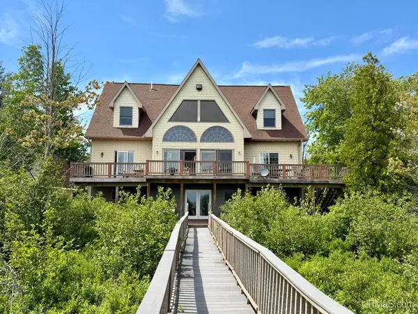 7957 W Us2, Manistique, MI 49854