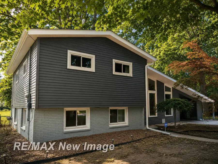 5121 Queen, Bridgeport, MI 48722 - #3