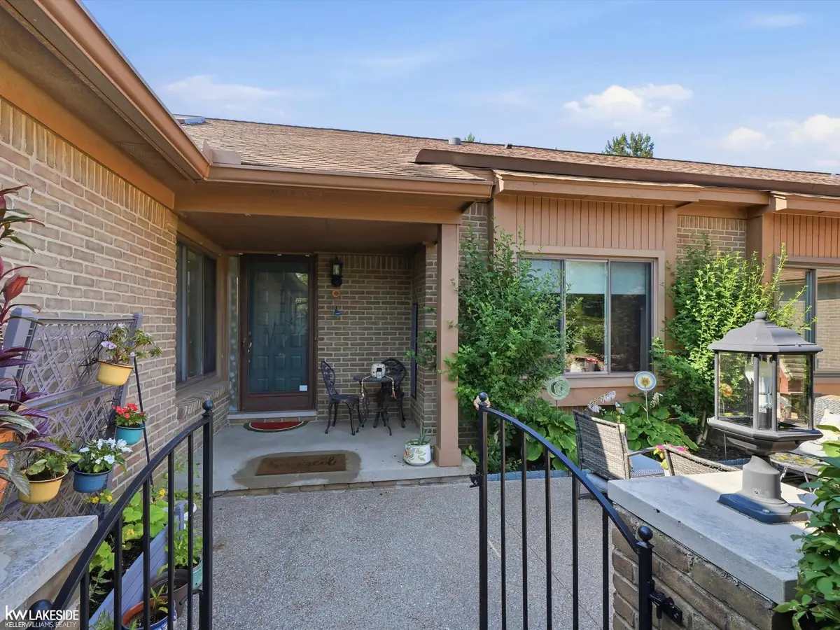 2126 London Bridge, Rochester Hills, MI 48307 - #1