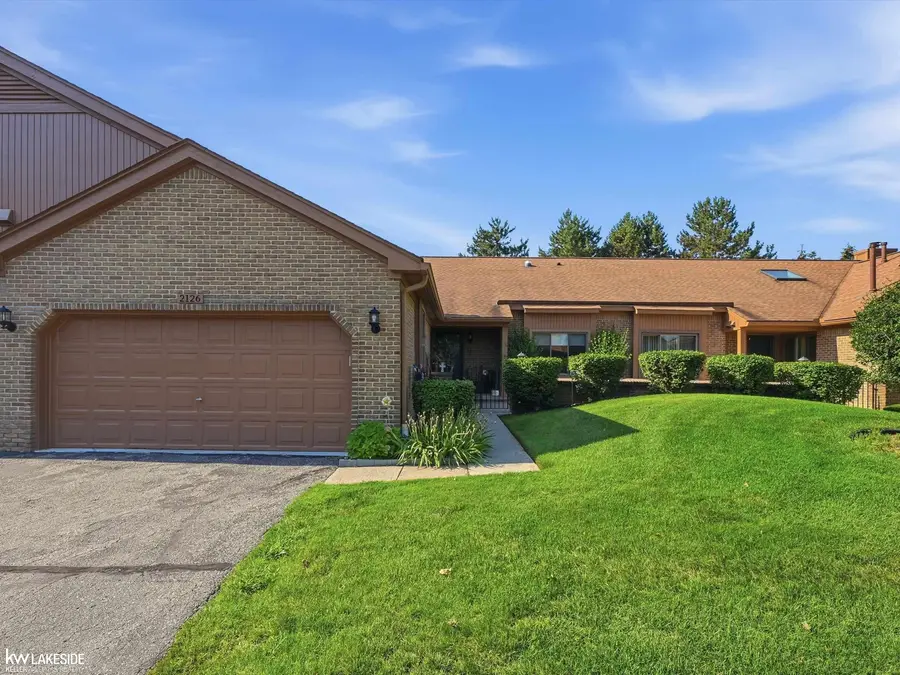 2126 London Bridge, Rochester Hills, MI 48307 - #2