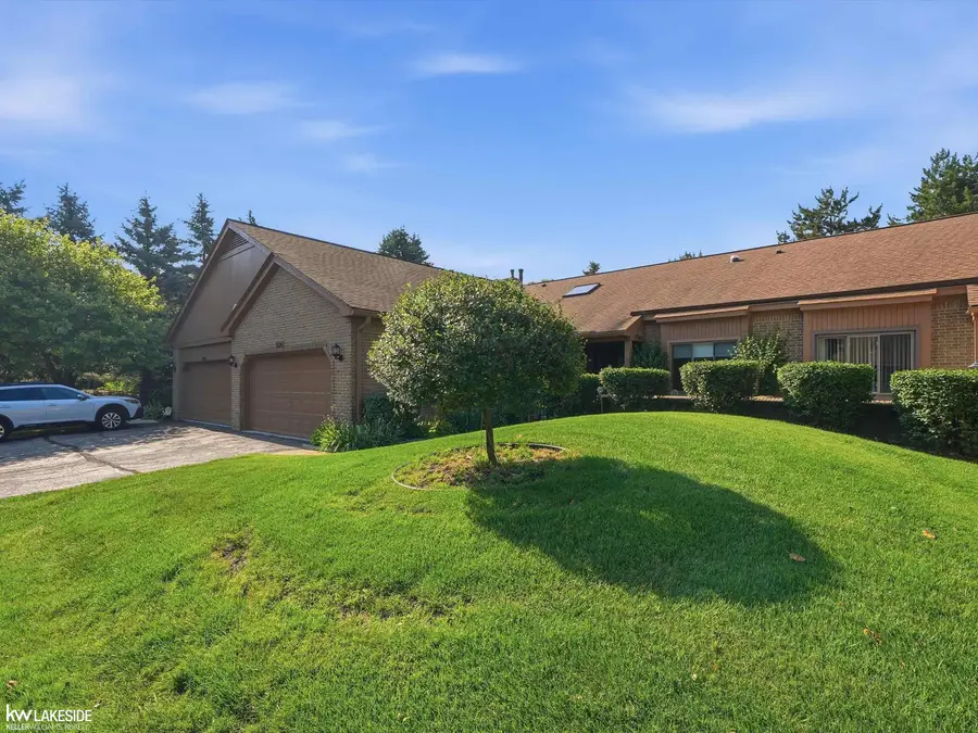2126 London Bridge, Rochester Hills, MI 48307 - #3