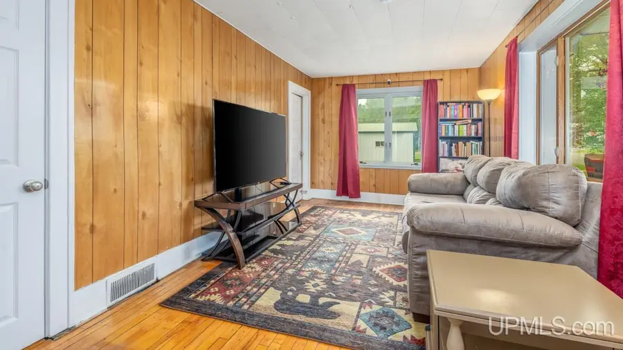 136 Mitchell, Kingsford, MI 49802 - #3
