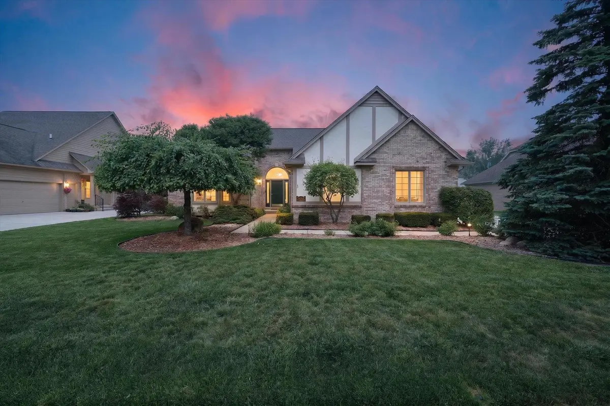4379 Chablis, Sterling Heights, MI 48314 - #1
