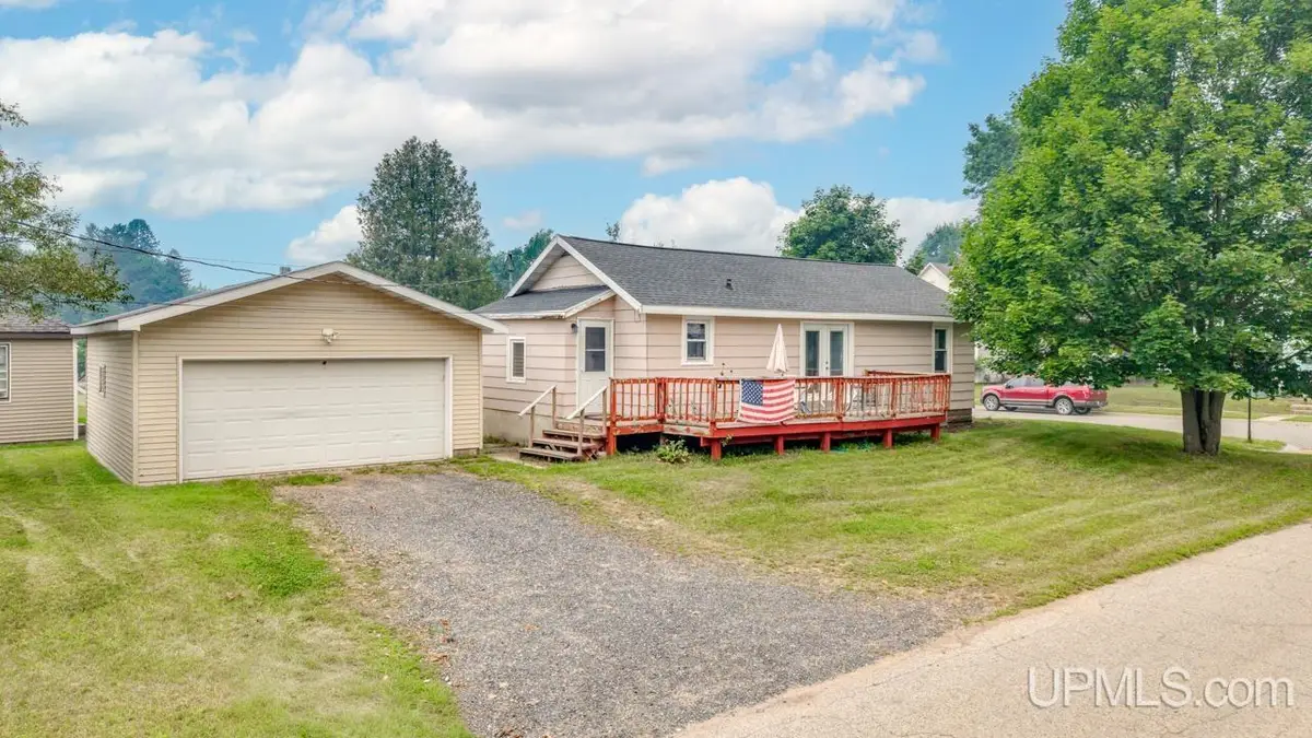 601 W C, Iron Mountain, MI 49801 - #1