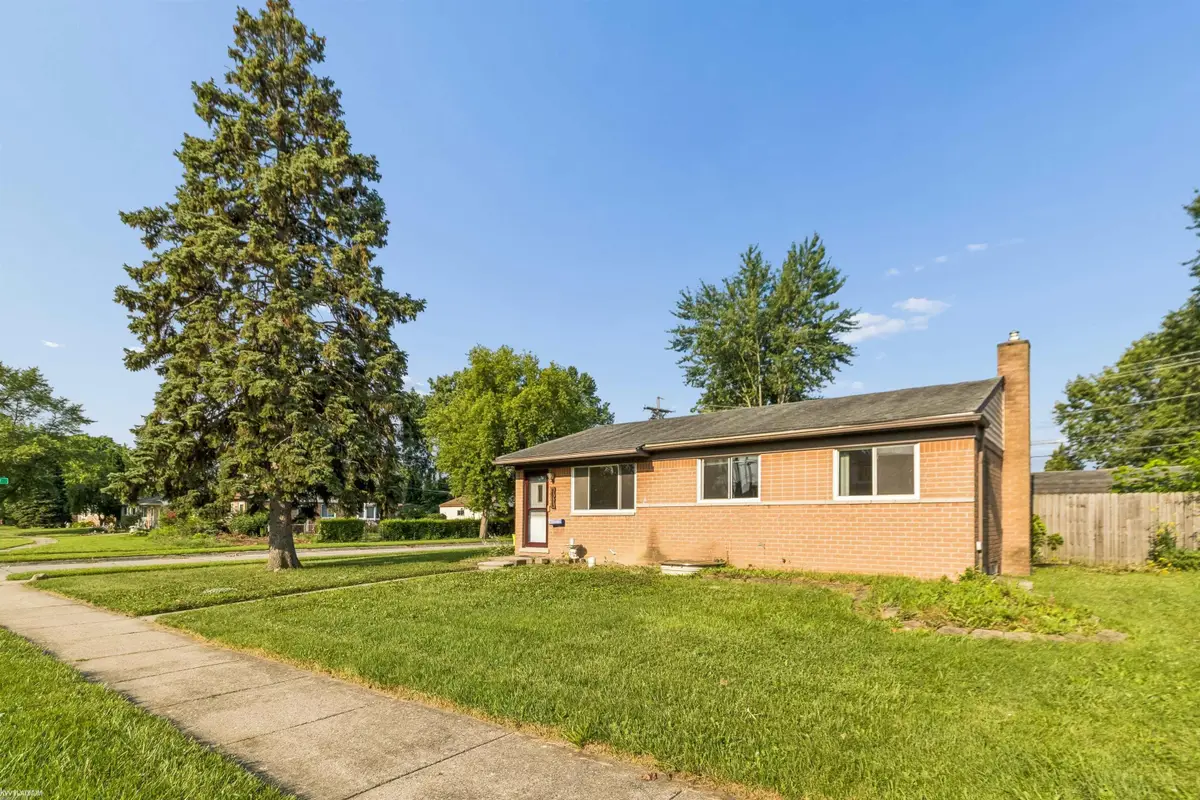 35733 Simon, Clinton Township, MI 48035 - #1