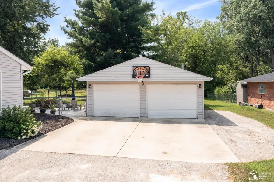 1811 Center, Temperance, MI 48182 - #3