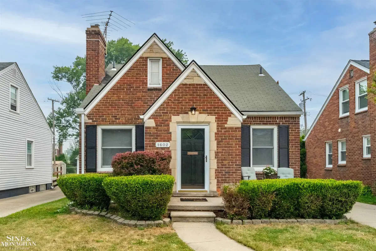 1602 Anita, Grosse Pointe Woods, MI 48236 - #1