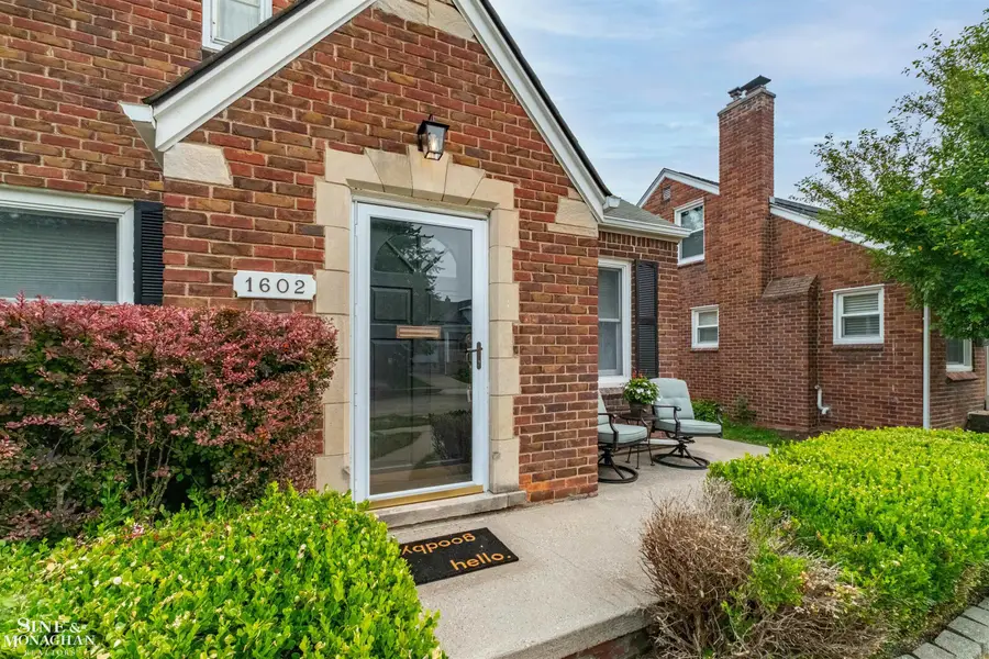 1602 Anita, Grosse Pointe Woods, MI 48236 - #2