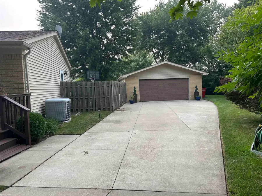 41575 Cimarron, Clinton Township, MI 48038 - #2