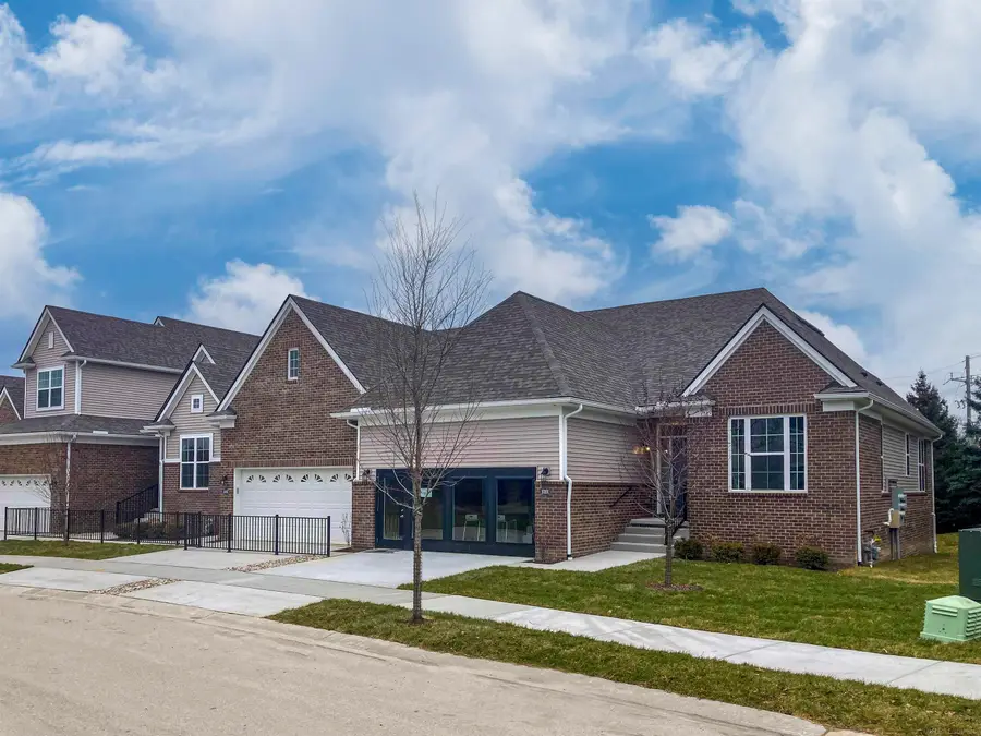 9961 Crossview #135, Howell, MI 48855 - #2