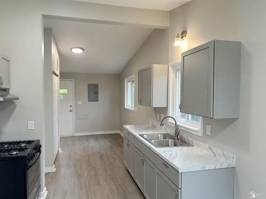 29219 York, Inkster, MI 48141 - #3