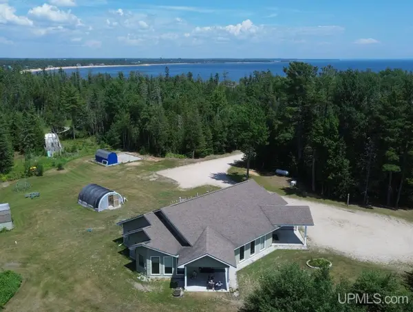8082 W Us 2, Manistique, MI 49854