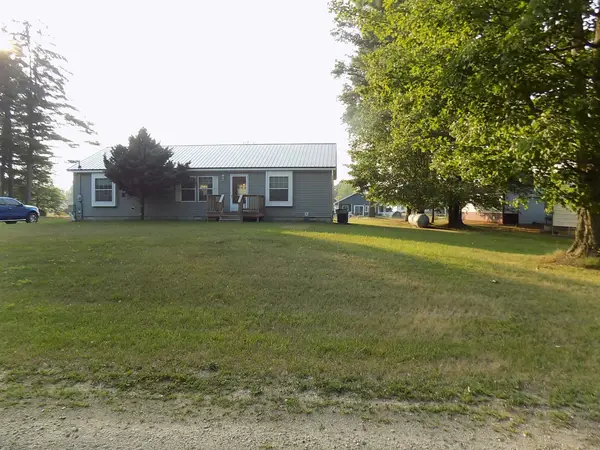 5454 Heron Cove Ct, Beaverton, MI 48612
