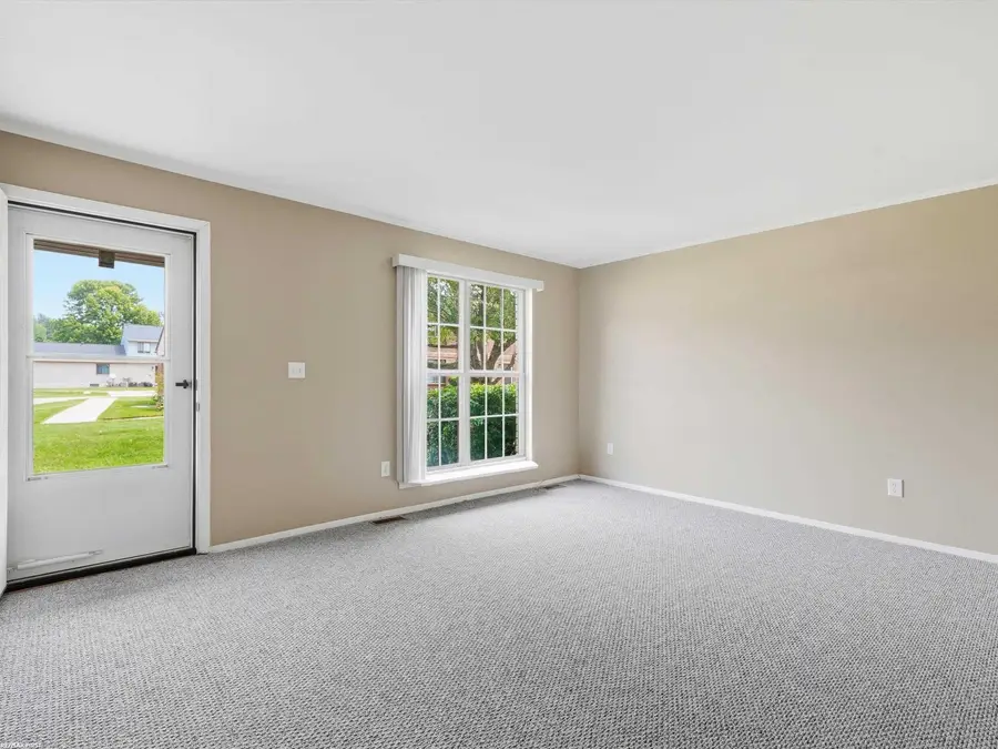 48542 Sugarbush, New Baltimore, MI 48047 - #3