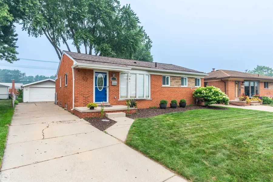 31375 W Wind, Fraser, MI 48026 - #2
