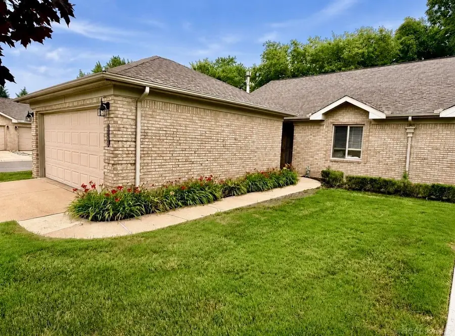 35300 Silver Maple, Clinton Township, MI 48035 - #2