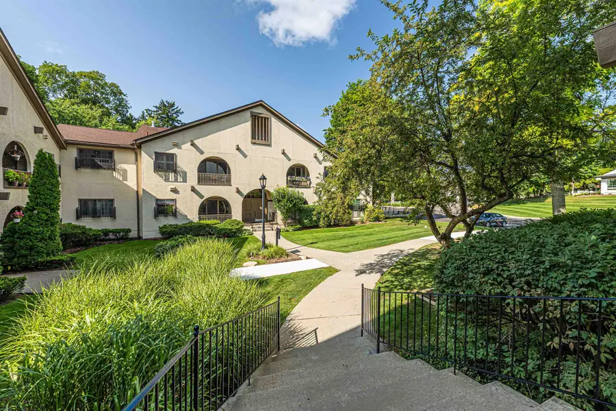 42160 Woodward #40 #40, Bloomfield Hills, MI 48304 - #2