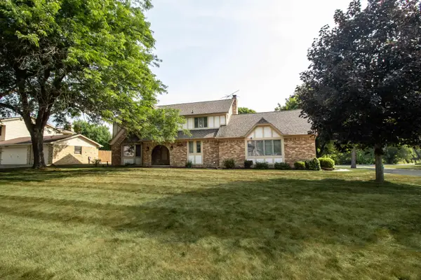 11651 Kings Charter, Grand Blanc, MI 48439