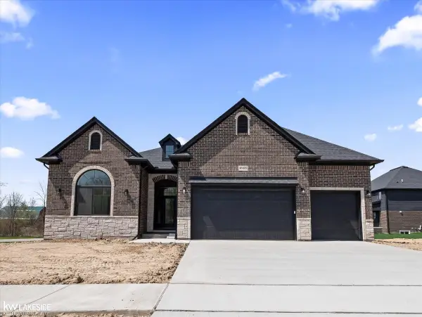 18816 Via Firenze #17, Macomb, MI 48044