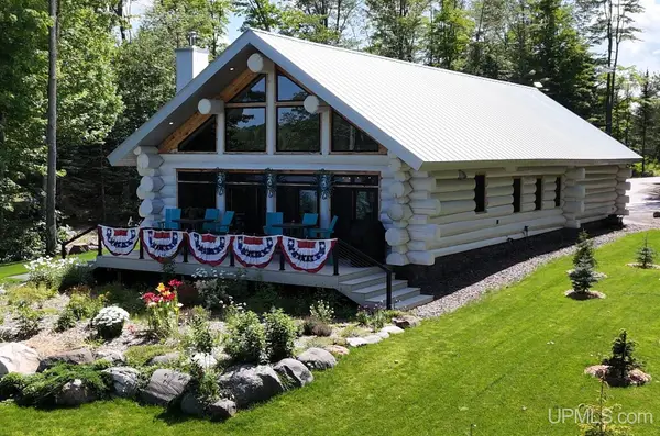 6590 Crescent Beach, Toivola, MI 49965