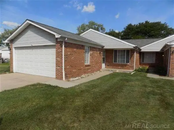 19121 Waldorf, Roseville, MI 48066