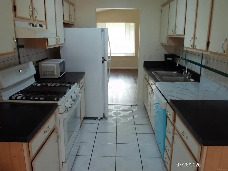 19121 Waldorf, Roseville, MI 48066 - #2