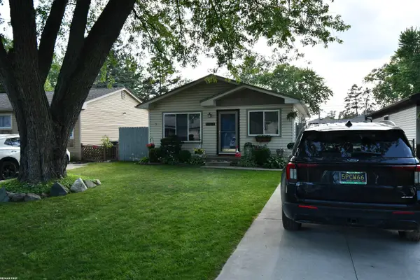 39675 Camp St, Harrison Twp, MI 48045