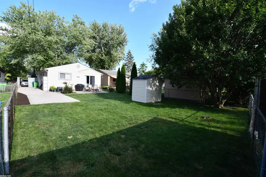 39675 Camp St, Harrison Township, MI 48045 - #2