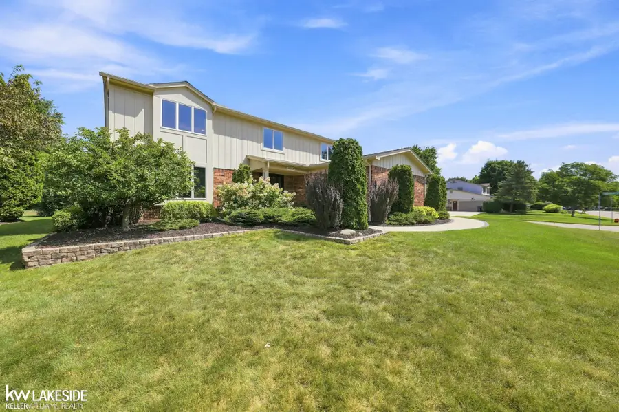 3392 Innsbrook, Rochester Hills, MI 48309 - #3