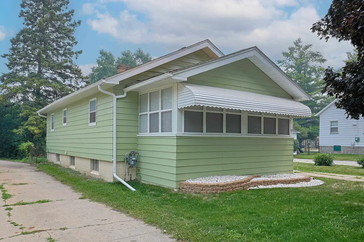 2016 Avon, Saginaw, MI 48602 - #1