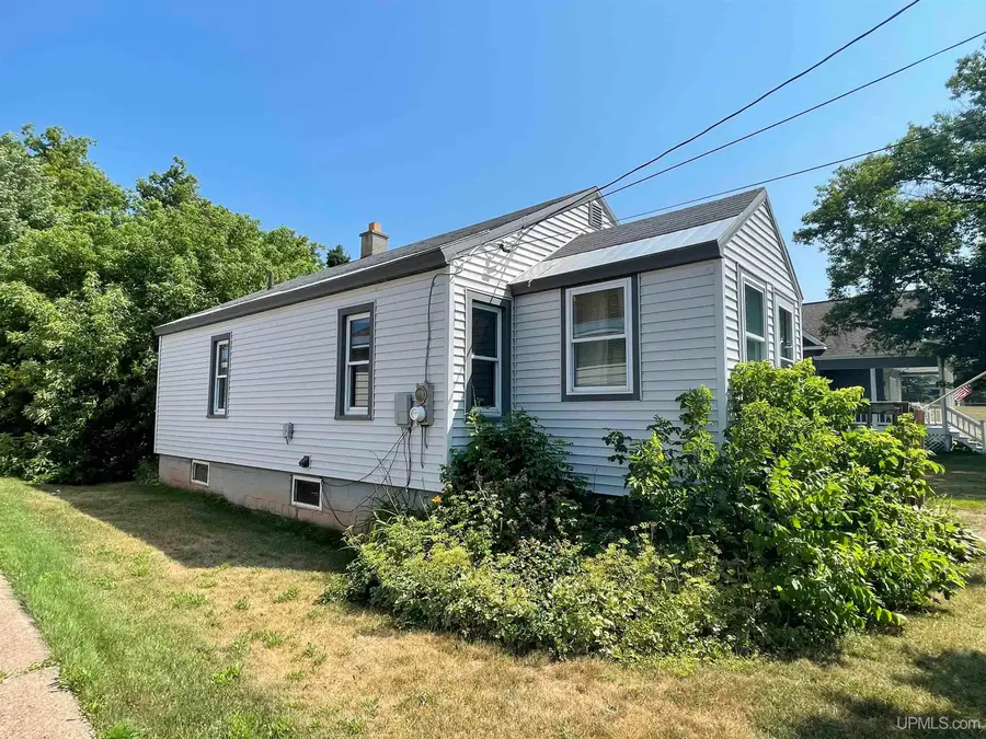 230 W Ash, Ironwood, MI 49938 - #3