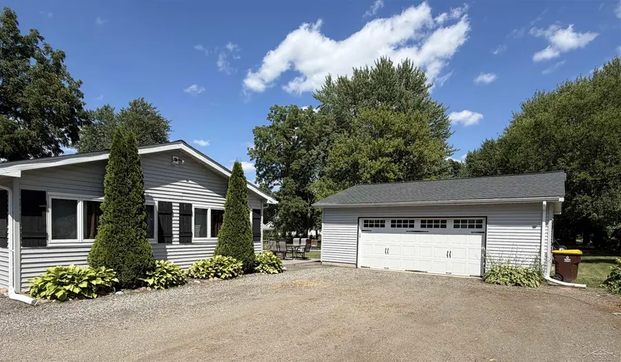 325 S Main, Chesaning, MI 48616 - #2