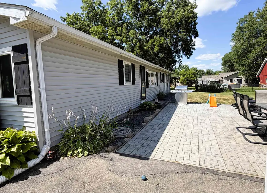 325 S Main, Chesaning, MI 48616 - #3