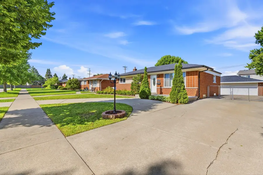 30121 Gloede, Warren, MI 48088 - #3