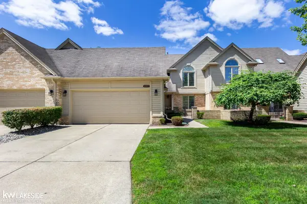 16907 Driftwood #Unit 95; Building 39, Macomb, MI 48042