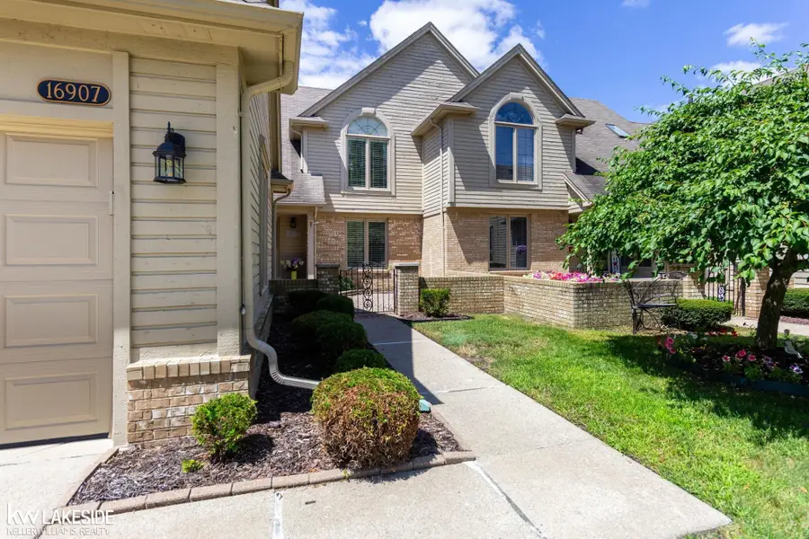 16907 Driftwood #Unit 95; Building 39, Macomb, MI 48042 - #2