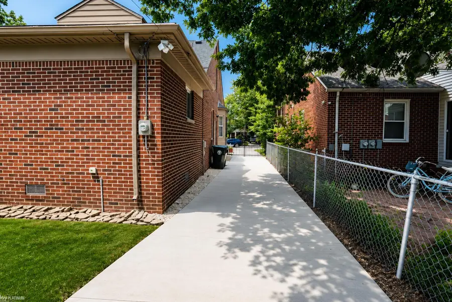 2118 Lennon, Grosse Pointe Woods, MI 48236 - #3
