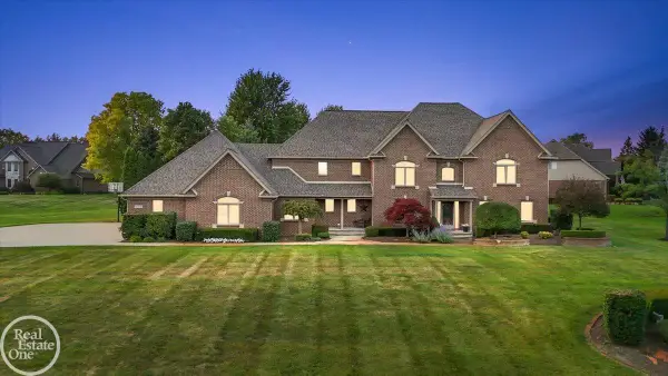 8849 Heatherwood, Washington Twp, MI 48095