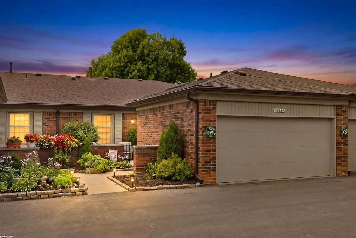 49234 Chestnut Hill, Shelby, MI 48315 - #1