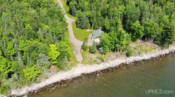 12657 Reeds Point, L'Anse, MI 49946