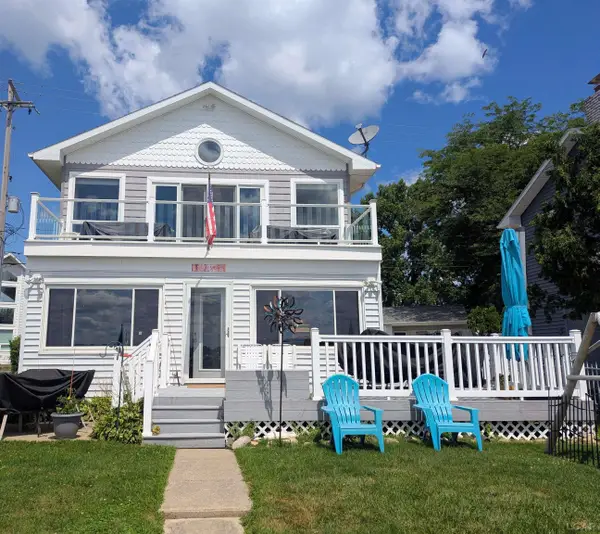 10240 W Ferndale Dr, Manitou Beach, MI 49253